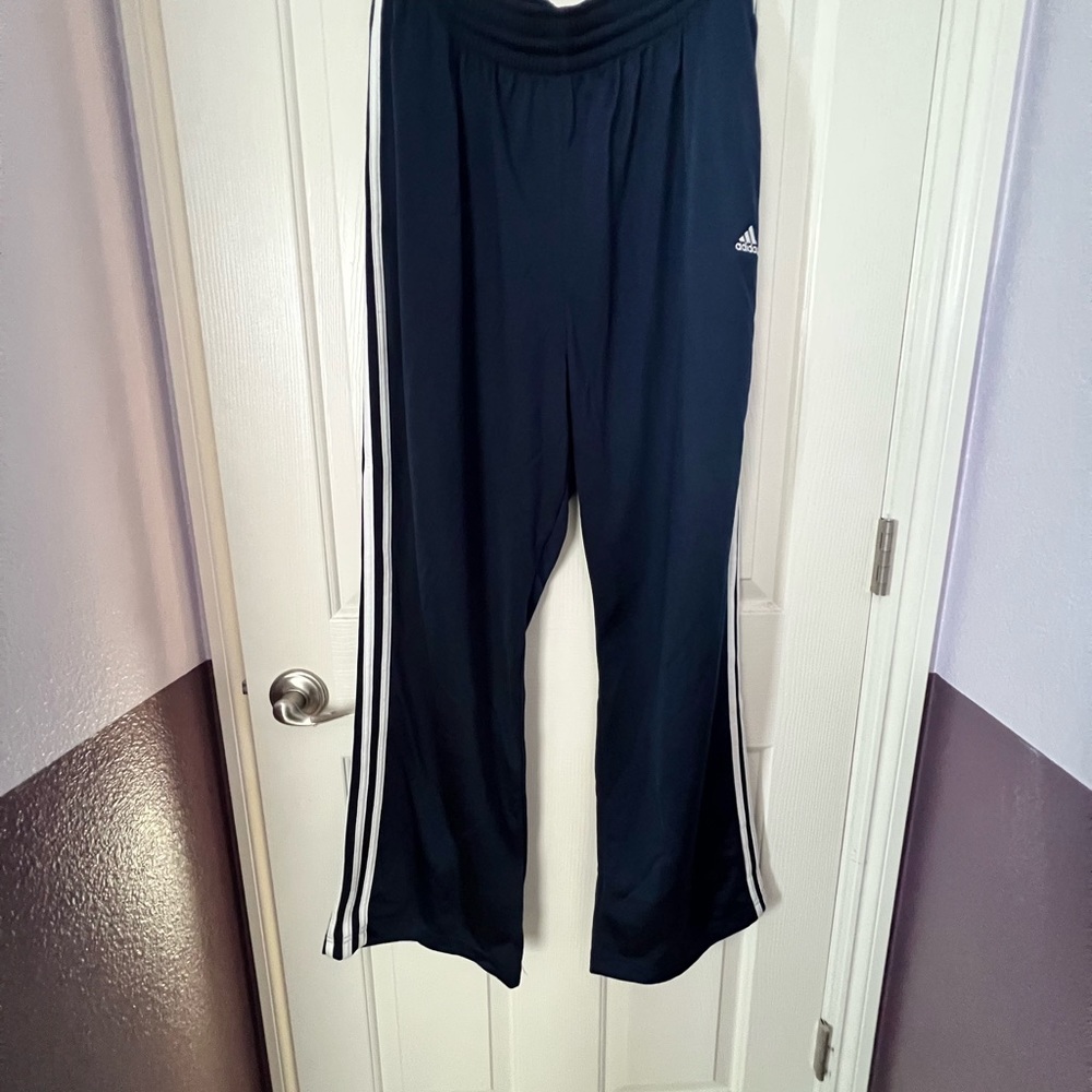Adidas men athletic/running pants, like new condition.